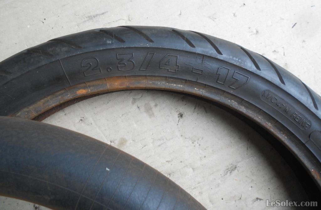 Pneu michelin M29S 2 3/4-17 occasion + chambre