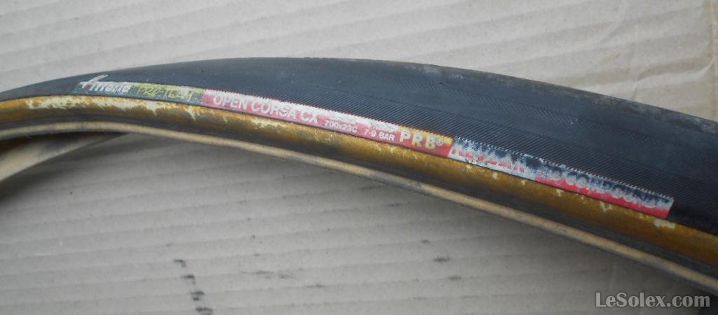 Pneu velo route 700 x23C vittoria occasion