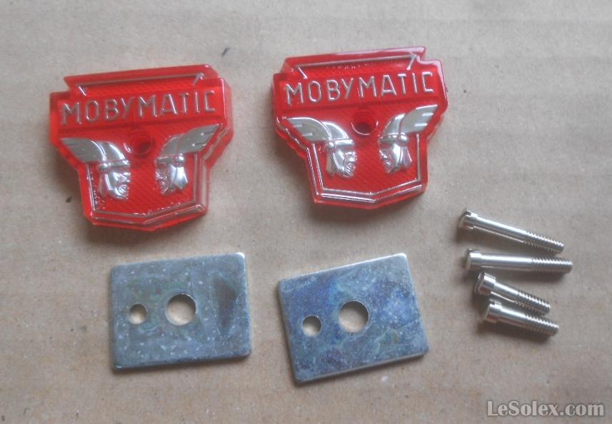 Lot 2 logo mobylette motobecane mobymatic