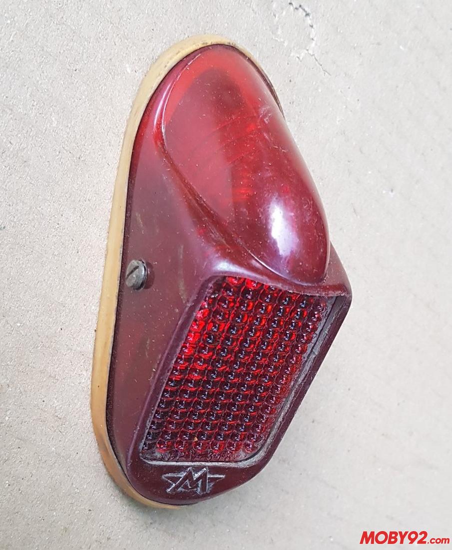 Feu rouge mobylette motobecane origine occasion