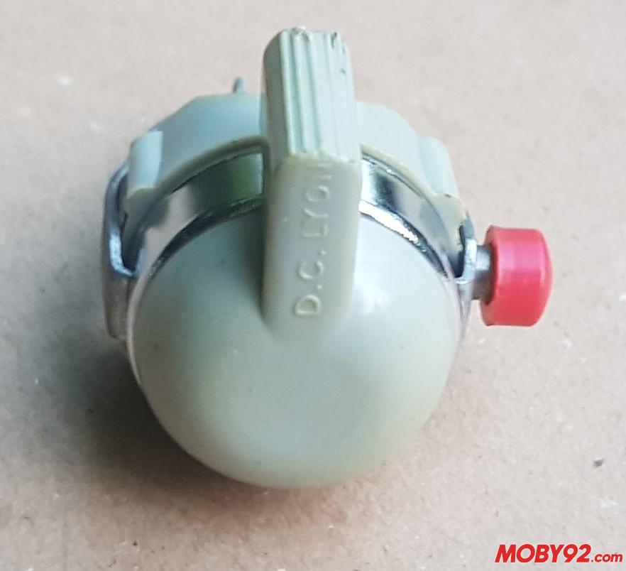 Commodo dc lyon 1 bouton rouge neuf 4 bornes