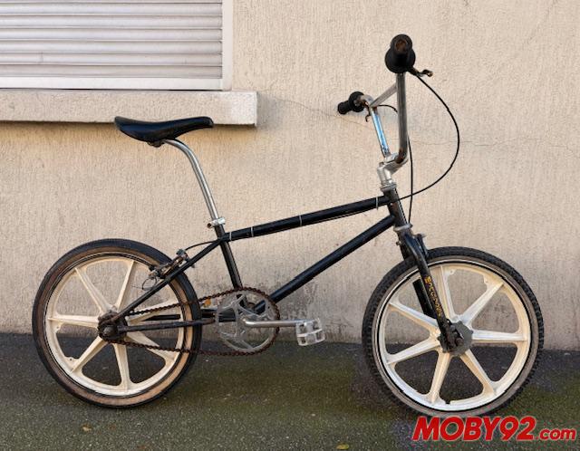 Velo ancien BMX mongoose des ann&eacute;es 80