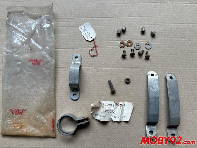 Fixation tablier peugeot 102