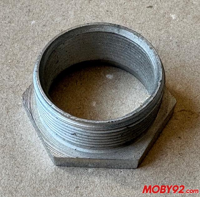 Ecrou echappement motobecane 99Z rechrom&eacute;
