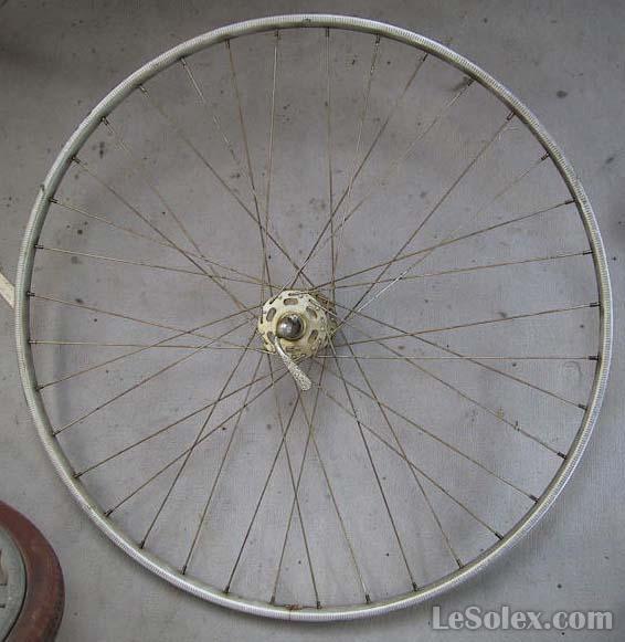 roue avant velo course ancien 700 NISI