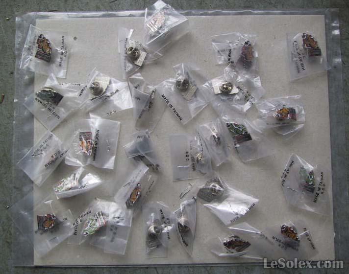 Lot pin's champion moto bougie mobylette solex