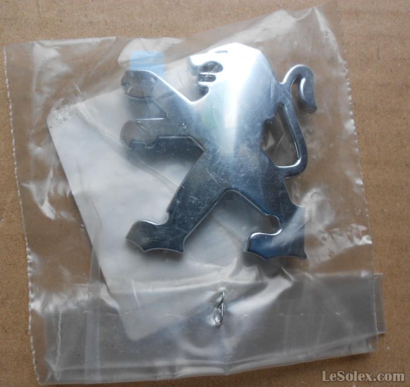 logo lion plastique chromé 60 mm