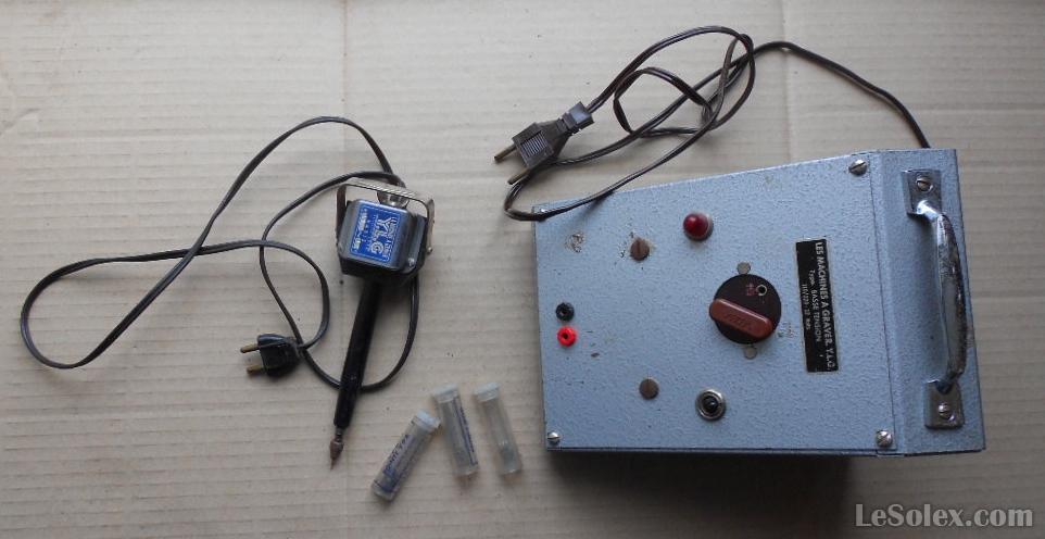 Outil poin&ccedil;on vibrant stylo &agrave; graver YLG