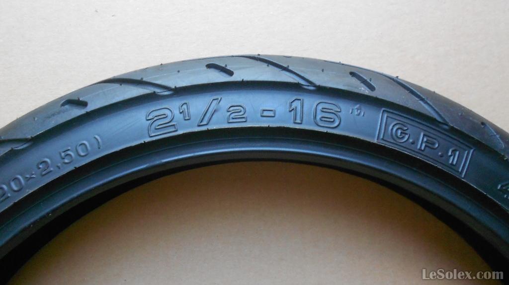 Pneu 2 1/2-16 hutchinson GP1 tubeless