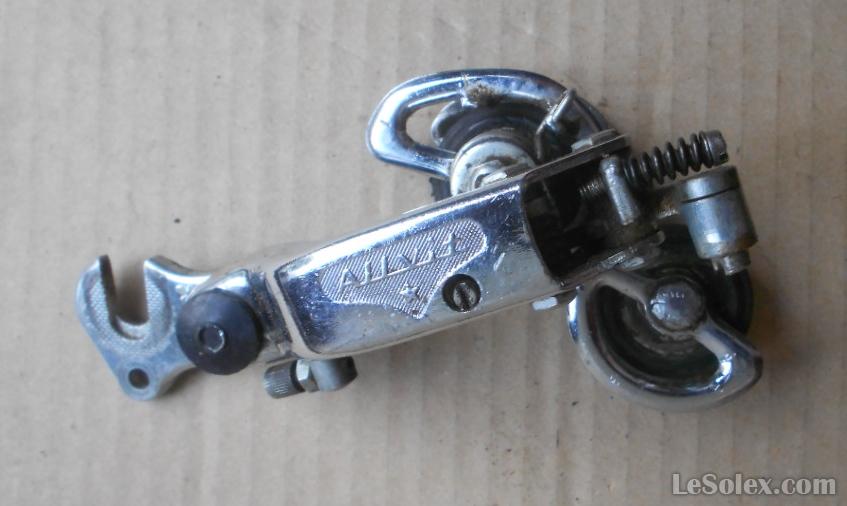 Derailleur velo huret allvit occasion tordu   
