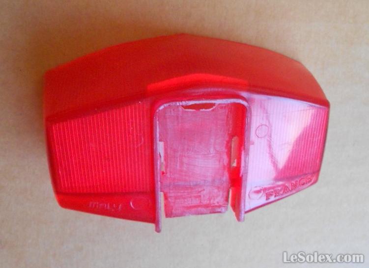 Feu rouge maly cabochon 762 catadioptre manquant