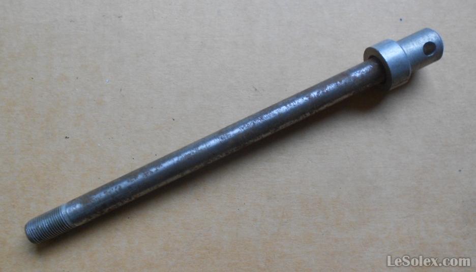 Axe de roue arriere motobecane