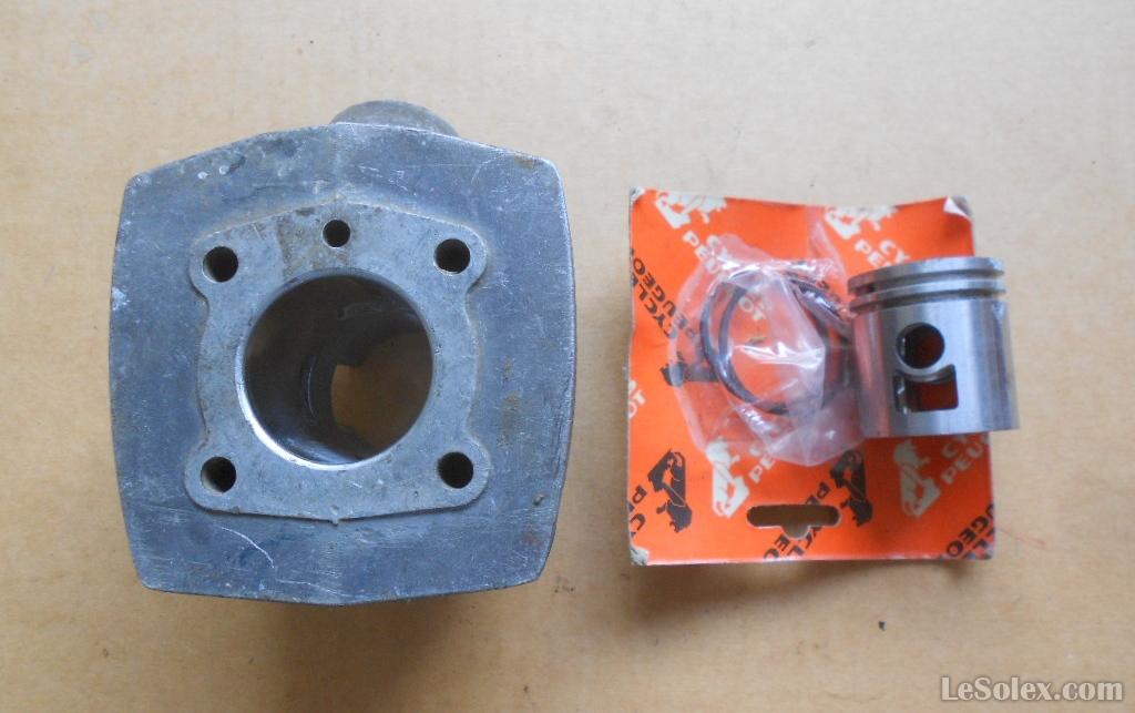 Cylindre peugeot 102 occasion + piston neuf