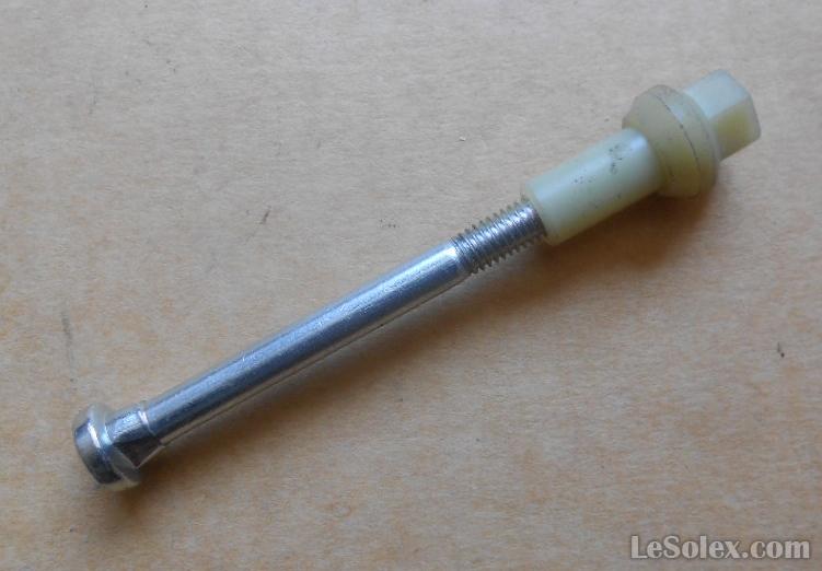 Vis moteur peugeot avec &eacute;crou