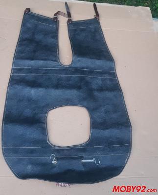 tablier noir facon croco