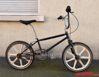 Velo ancien BMX mongoose des ann&eacute;es 80