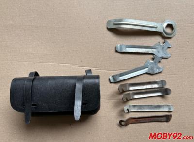 Trousse &agrave; outils &agrave; accrocher sous la selle