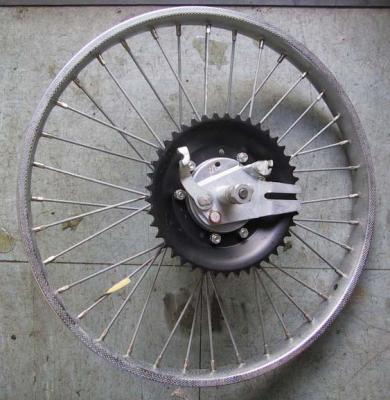 Moyeu de roue arrière 80mm à 28 trous Leleu Peugeot 103 / 104 - Partie Cycle - Pièces pour PEUGEOT 101 / 102 / 103 / 104 / BB